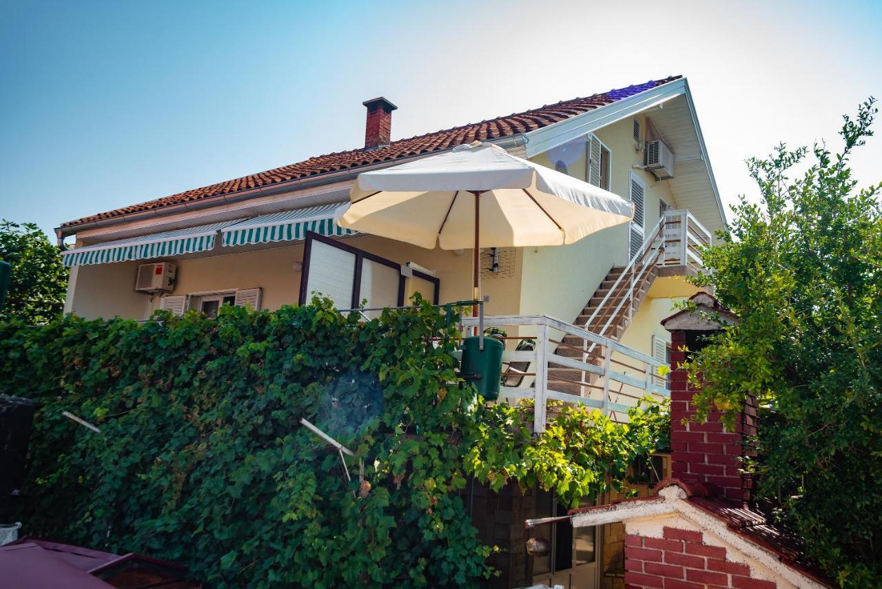 Kiwi Apartments Gornji Karin Exterior photo